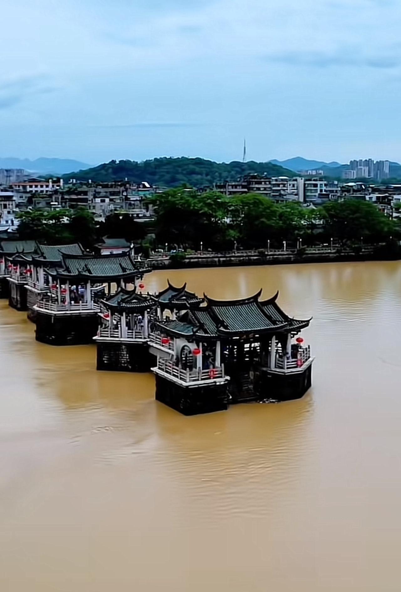 潮州广济桥洪峰过境！