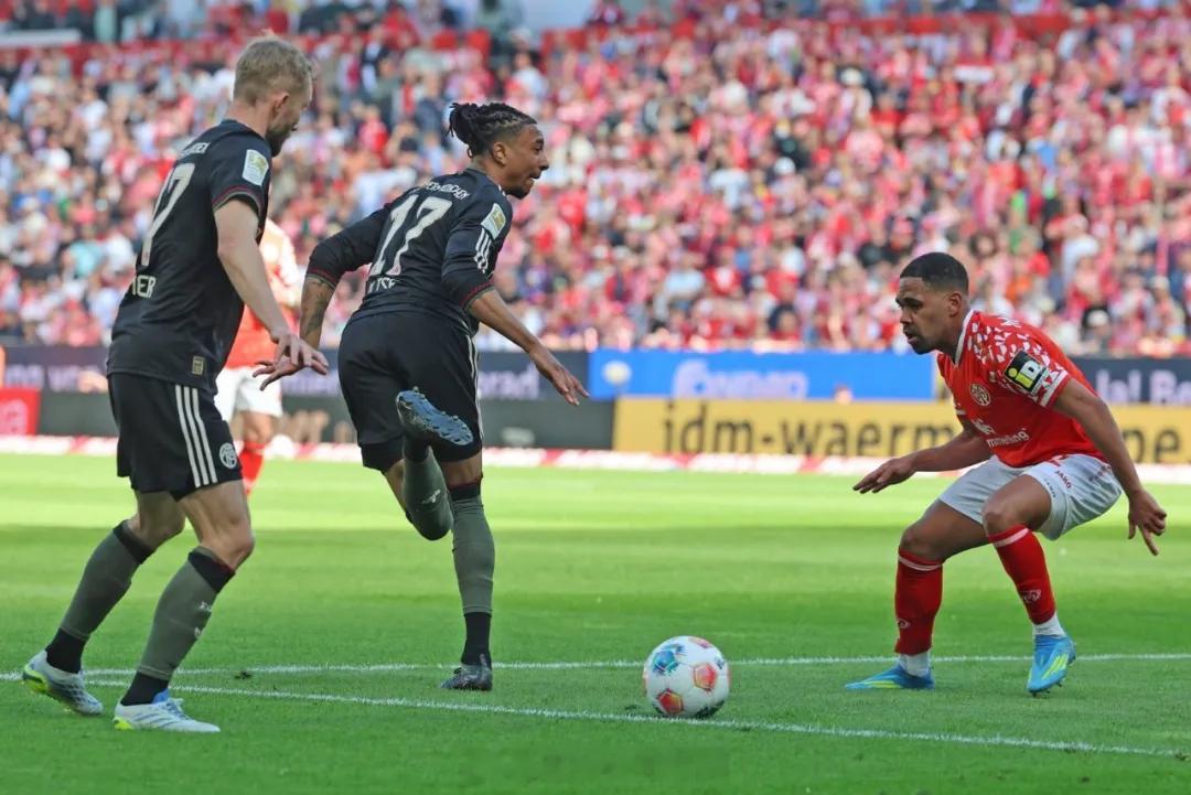 拜仁体育总监艾贝尔最近接受ZDF的采访，并且谈到了奥利塞的去留以及戈登的传闻等