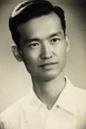 1947年，国军少校被俘，押送到连部，连长正要问话，他却先说：“同志，你级别低，