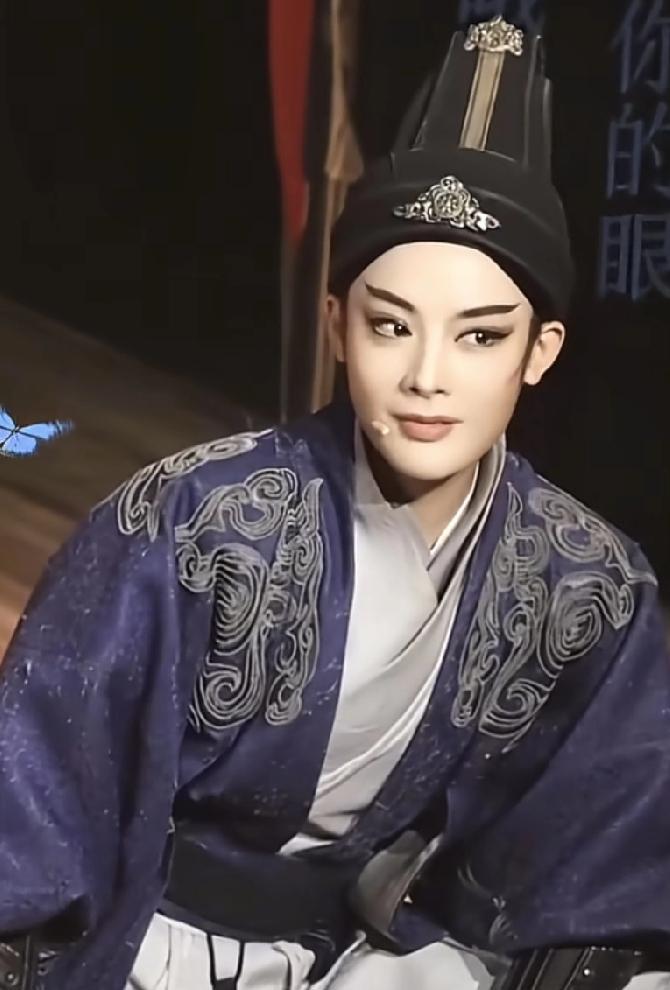 一个被塞进剧组当“引流工具”的演员，只用了11天，抽肿了整个影视圈的脸。导演吴