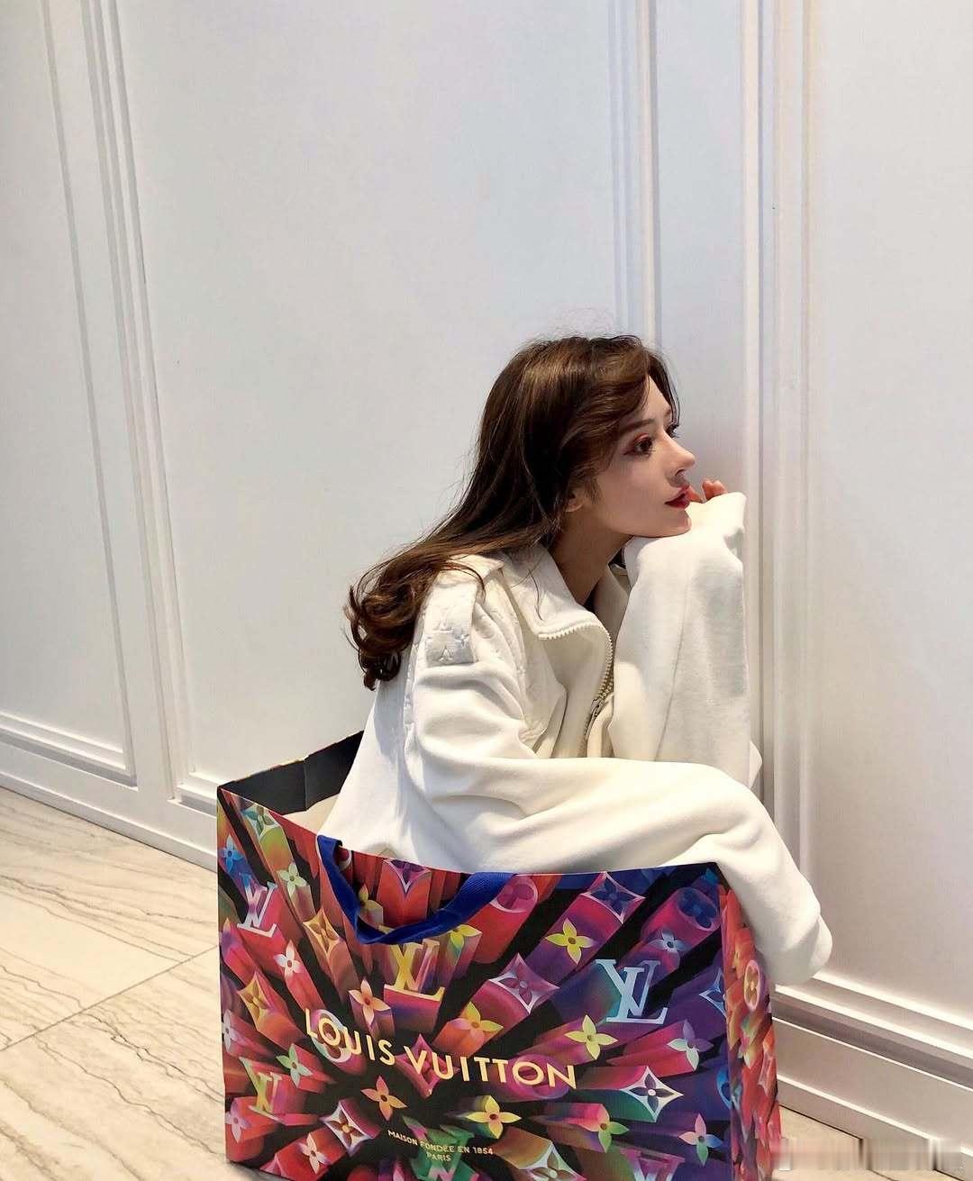 我喜欢第二张🙂