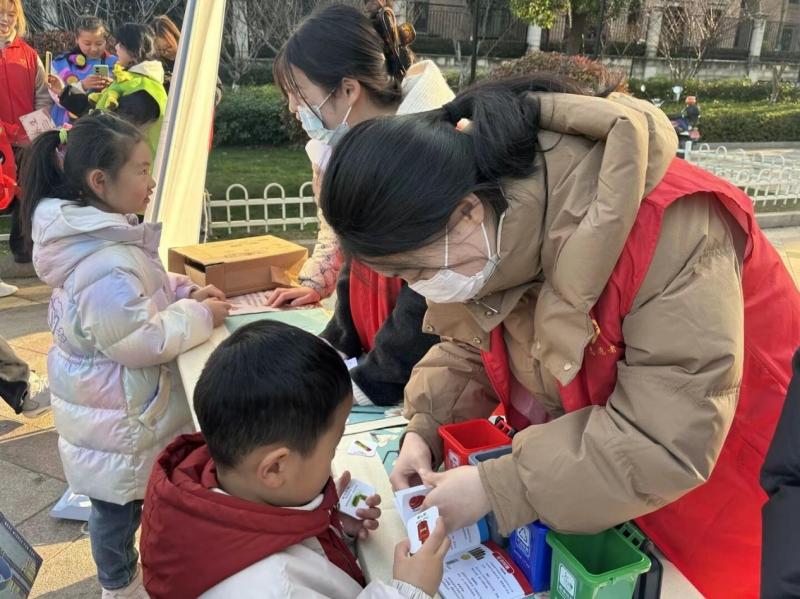 弋江区滨江社区创新垃圾分类教育 趣味游戏让环保理念扎根童心