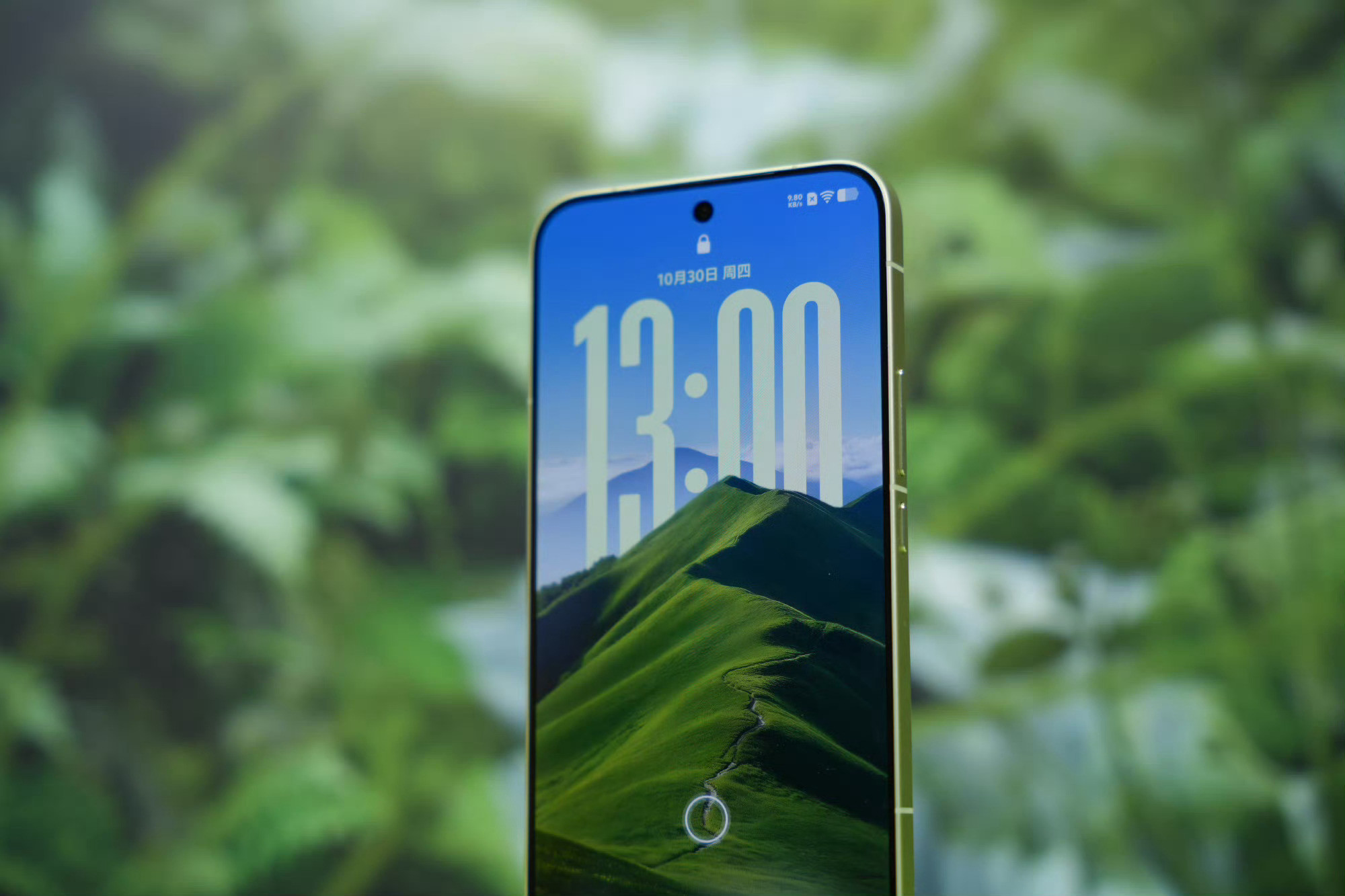 其实从好几年前我就没有去特意贴过膜了，以前上高中大学的时候，还偶尔找个贴膜的小摊