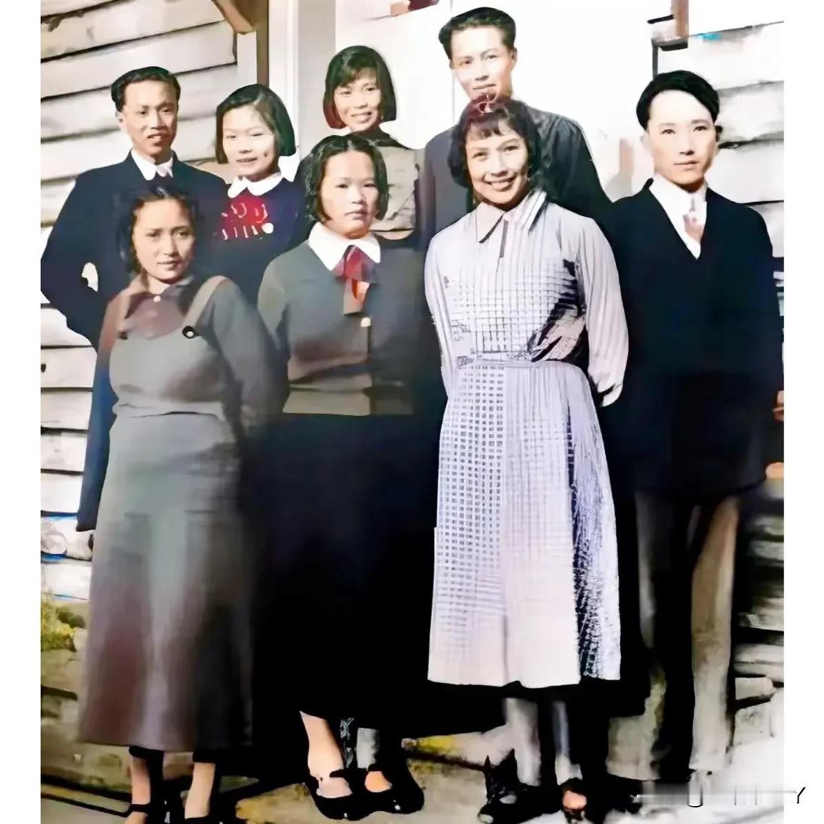 上世纪30年代末，莫斯科，贺子珍与中国同学的合影老照片