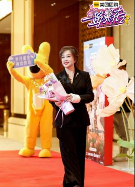 现在想想李小冉还真是挺勇的,吆喝刘晓庆好几回。这一季的刘嘉玲在刘晓庆面前都自称后