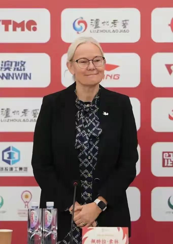 “索林坐不住了”！她亲自导演的伦敦百年世乒赛庆典，成了各国乒坛集体吐槽：1
