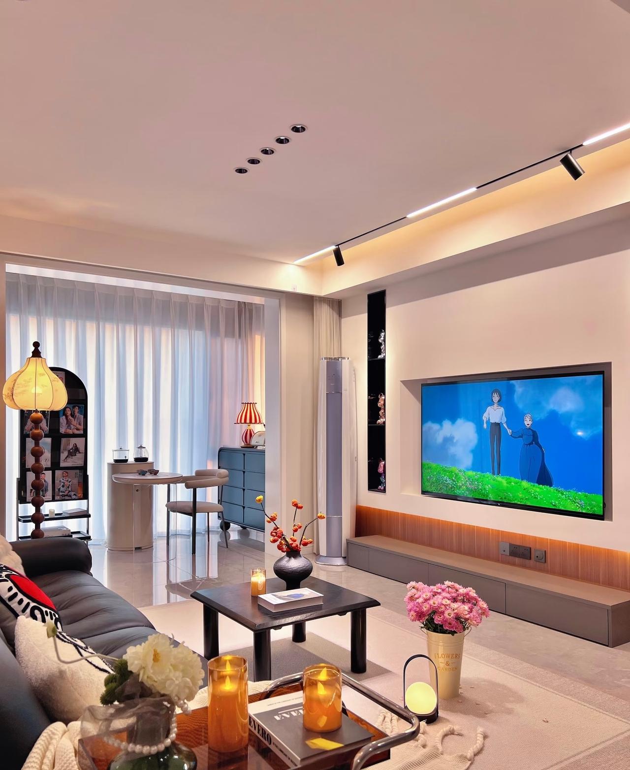 农村小张漂亮贤惠，高中毕业，嫁到市里的中产阶层，小伙子985毕业，小张父母