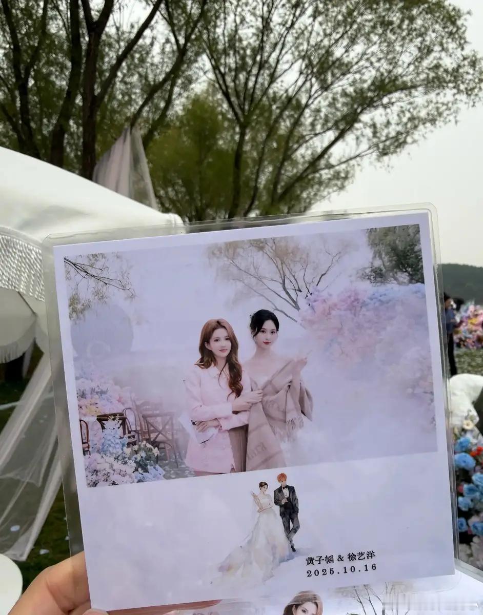 刘宇宁丁真等人参加黄子韬婚礼宁艺卓坐主桌送祝福10月16日，黄子韬徐艺洋举办婚