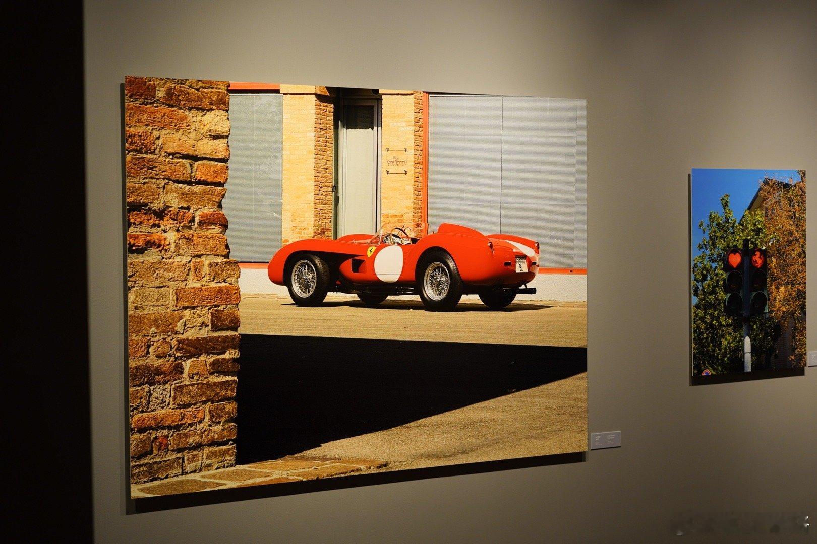 车能开得越快，眼看到的就越慢。赛车、摄影也许可以调用大脑里同一个基础大模型的，费