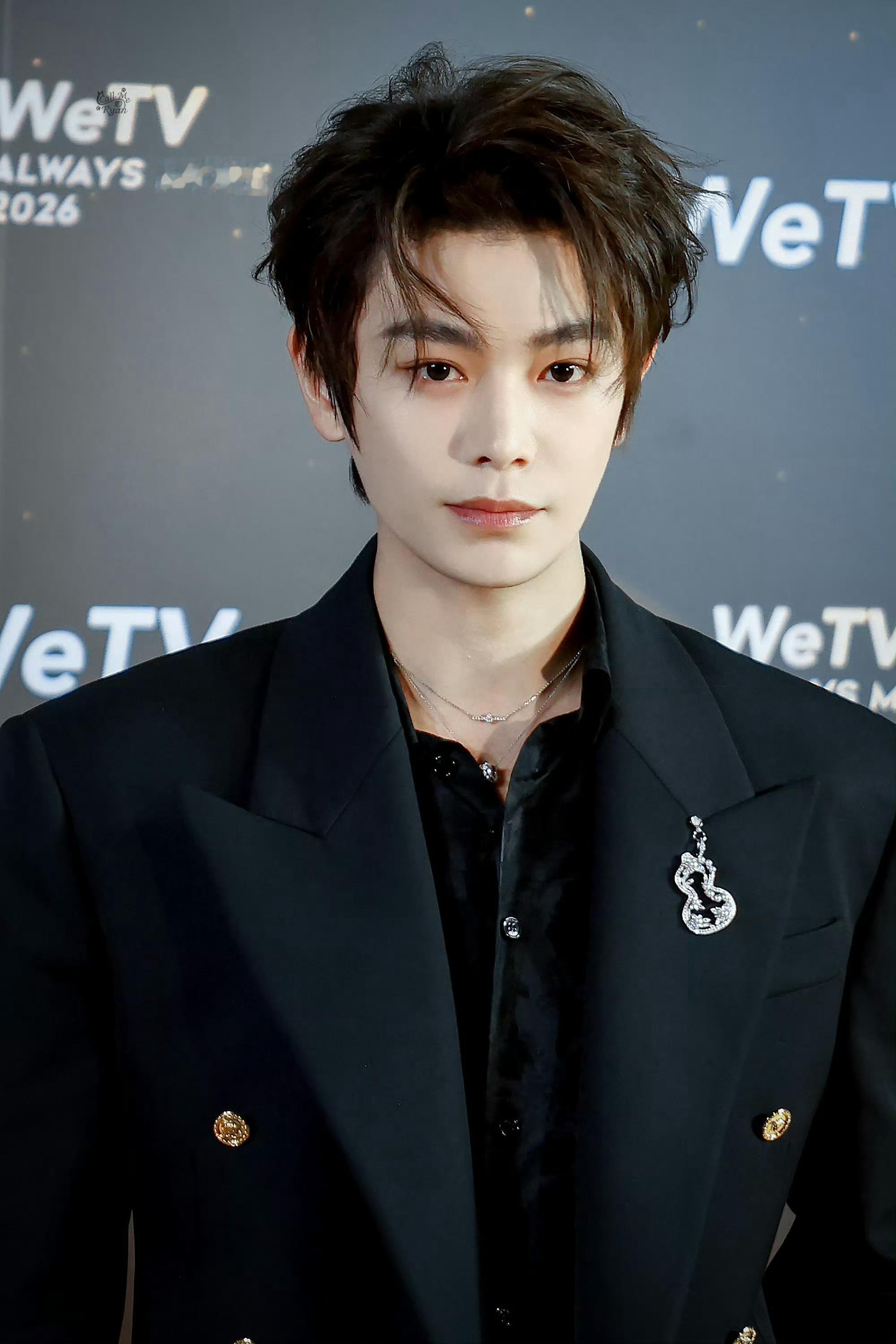 丁禹兮泰国活动生图生图状态如何，一如既往的稳定，皮肤也太细腻光滑了吧[爱心]​