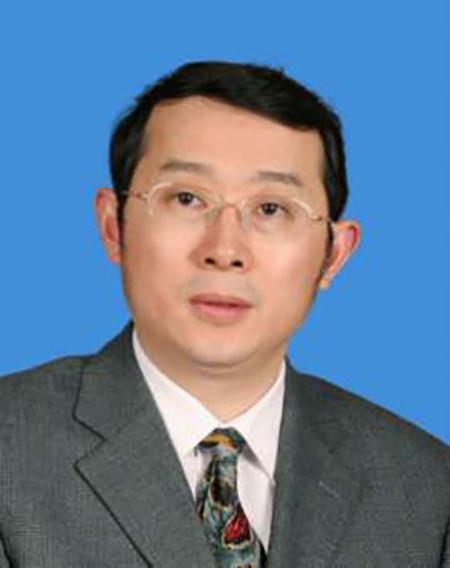 虽然王强只是正厅级的干部，但因为他是深圳市委常委，而且担任过两个区的主要领导，位