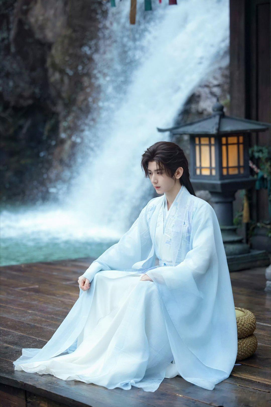 成毅狐妖小红娘王权篇cy成毅王权富贵成毅，你是微风，是晚霞，是心跳，是无可替代。