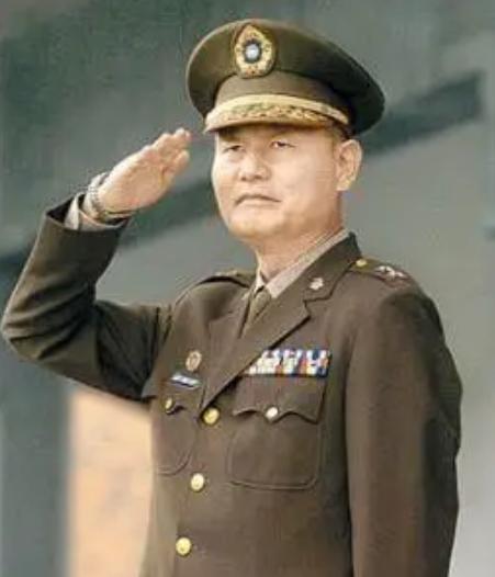 岛内终于有人站出来说实话了！5月27日，台湾“前国安局长”李翔宙的一番话，直接抛