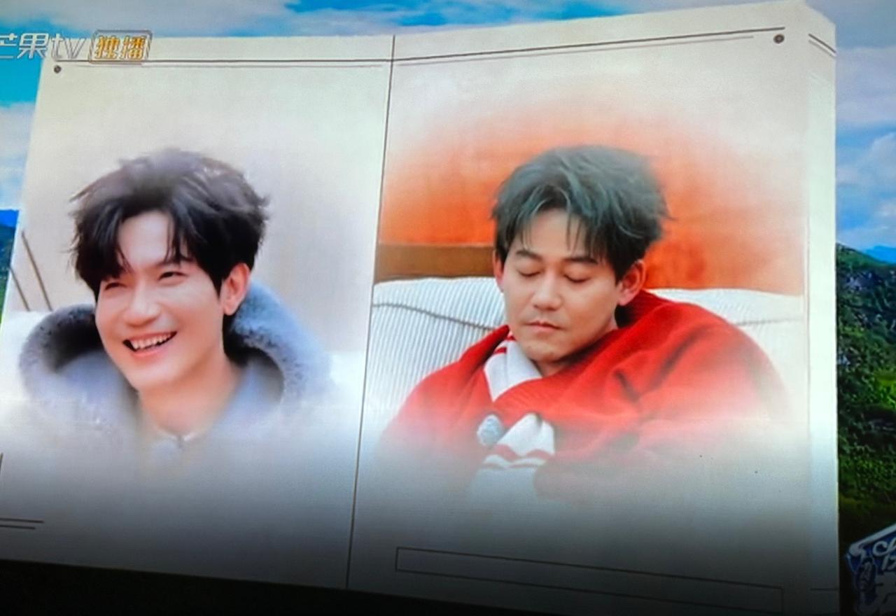 苏醒在哥几个唱歌时一直看手机。怎么说呢，我就是觉得他真的有点太随意了。说直白