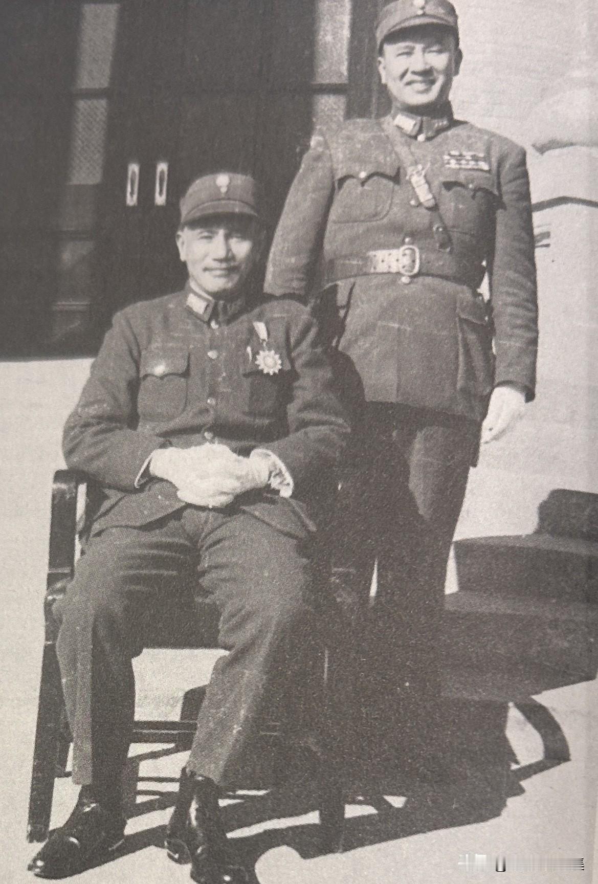 1946年2月17日，南京，白崇禧与蒋介石出席军事复员会议。作为蒋介石最高军事幕
