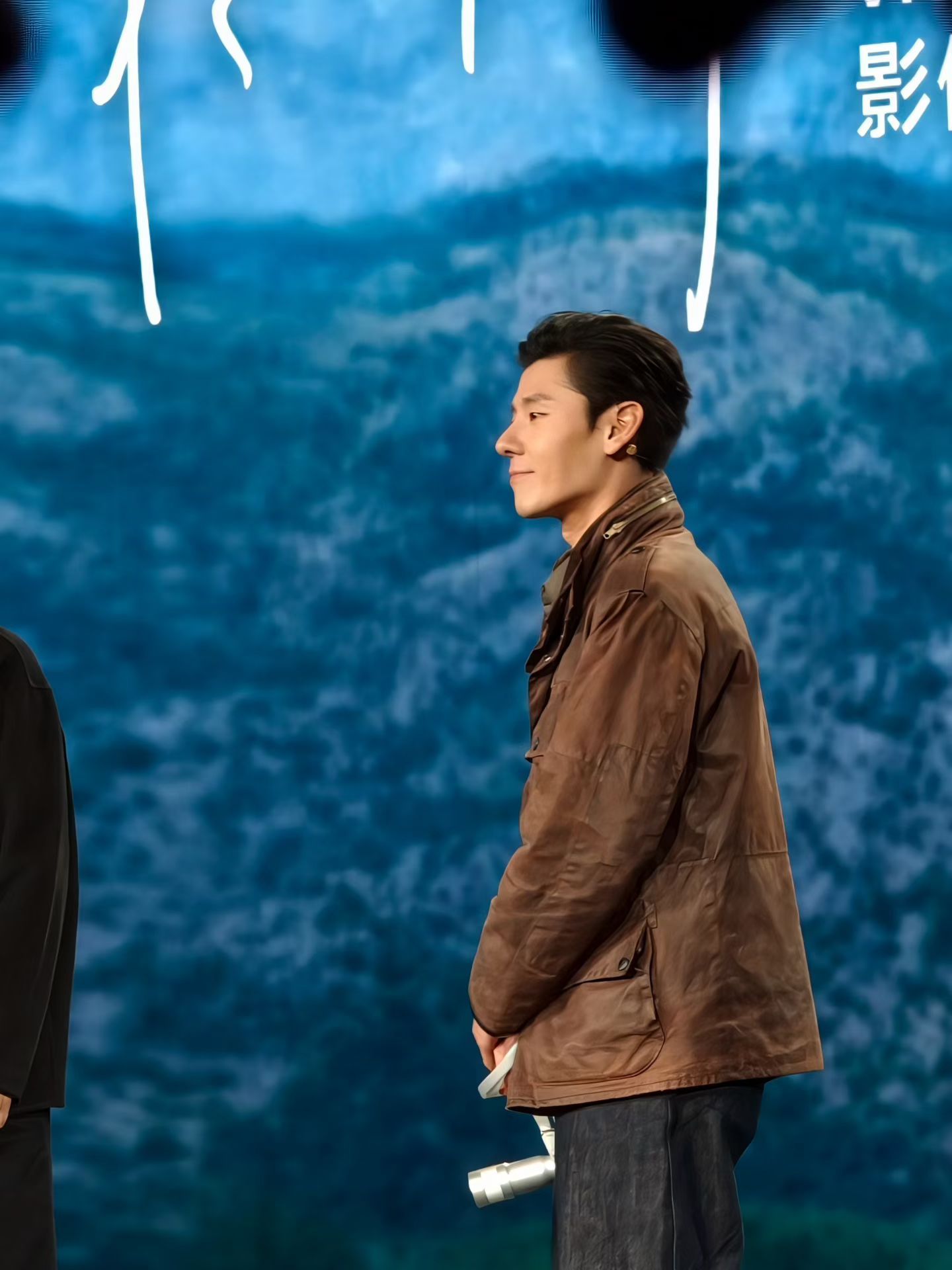 vivoX300UItra专业V单带来「胶片绿」、「黑Ka」、「银调」、「银