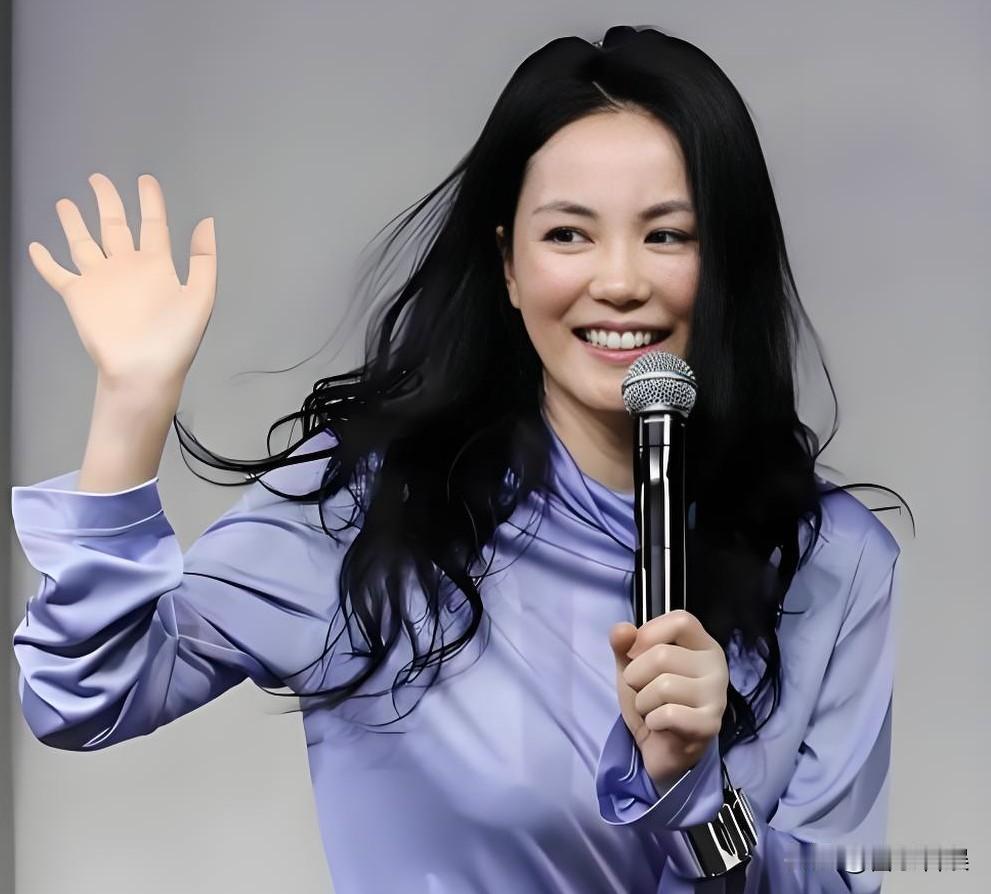 王菲，这操作真是让人没想到呀！5月13号晚上，王菲又冲上了热搜，这次不是因