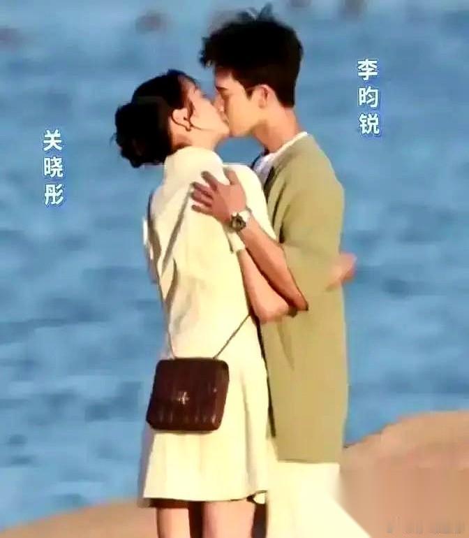 一张AI定制的“破碎心”，点赞520万，这操作内娱圈都得学学。下午两点，关晓彤