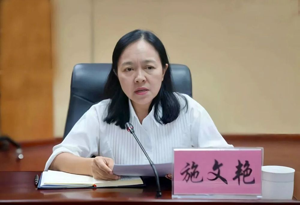施文艳, 履新县委书记