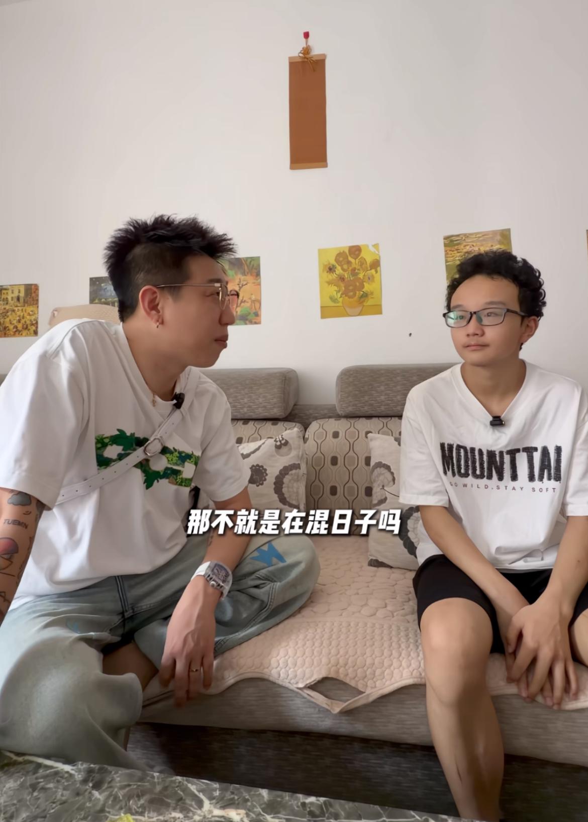 网红“老白不喝酒”真的人间清醒宣布与二哥“缘分”已尽，后续将不会再帮助他，每个