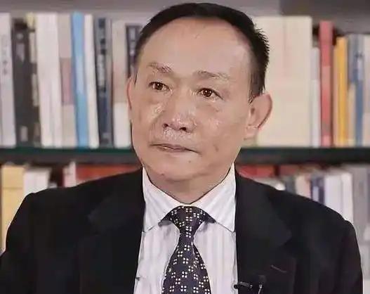 卢麒元教授近日称：美国对中国已经构不成威胁了，美军对中国是没有意义的，美国唯一可