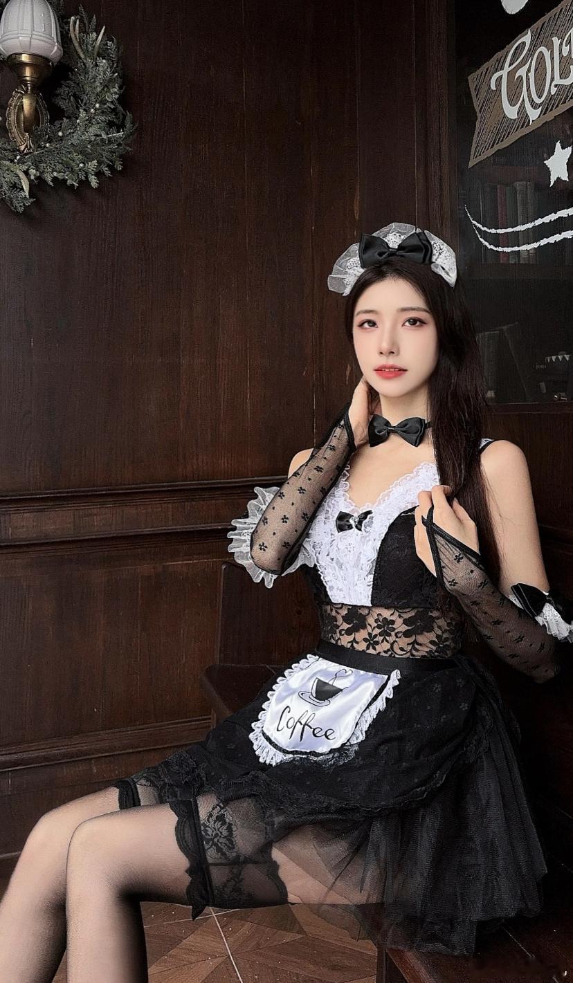今天是公仆装扮。​​​