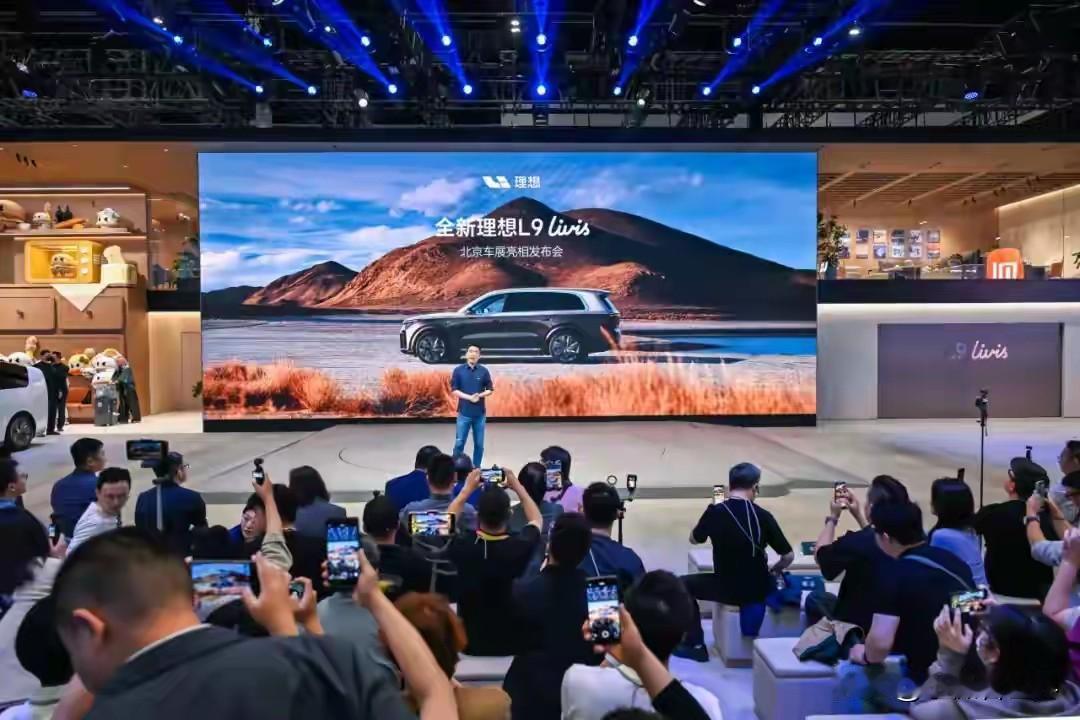 理想汽车董事长兼CEO李想说：“全新理想L9Livis，是我们用具身智能时代的