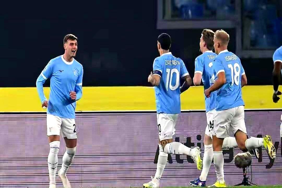 你敢信吗？马尔蒂尼家的小子，对着AC米兰球门轰进球的时候，他爸就在看台上坐着。