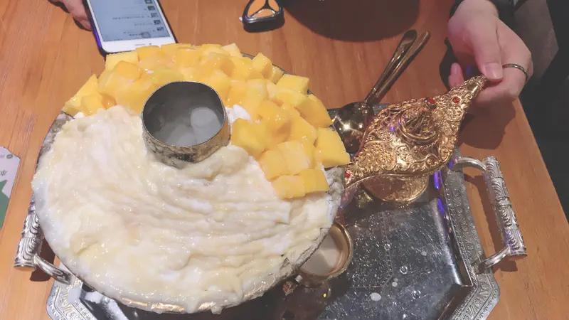 你听说了吗？在沈阳，据说舞女圈里包养成了一种风气。好多舞女跳了一阵子舞，觉得挣钱