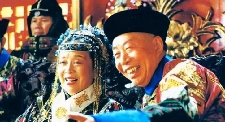 1908年，慈禧回光返照，死死盯着伺候了她38年的李莲英，动了殉葬的念头，李莲英