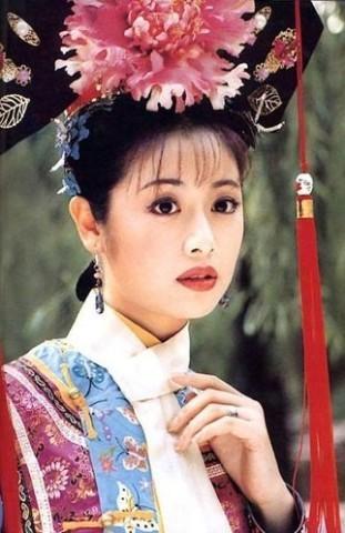 年轻时的林心如和黄奕都很漂亮。两种完全不同的古典美人林心如温婉柔媚，黄奕灵动英