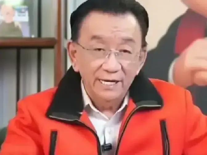 侯耀华昨晚在直播间突然点名谢雷，一句“大家去看看他做了什么”把弹幕直接点炸。老