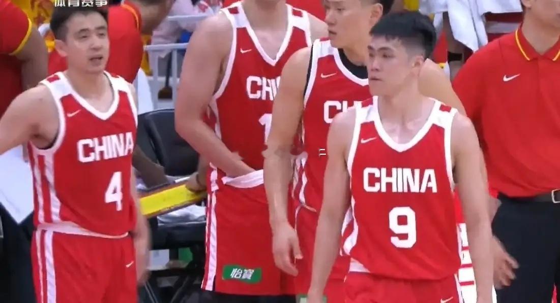 中国男篮vs乌拉圭男篮19分惨败，从第二节末开始，就有种毫无还手之力感觉，本场打