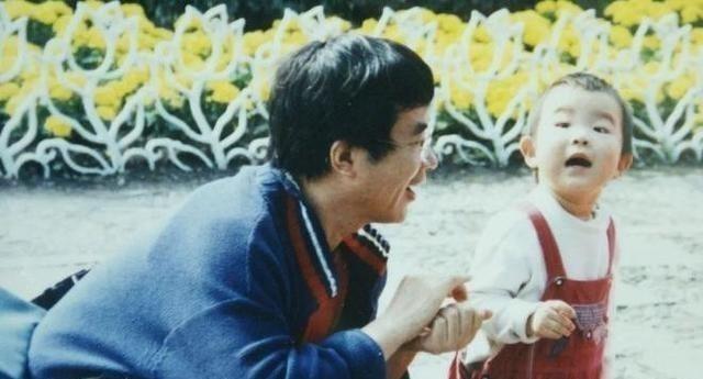 1978年，在山沟里生活了八年的周国平考上了中科院的研究生。周国平1945年出