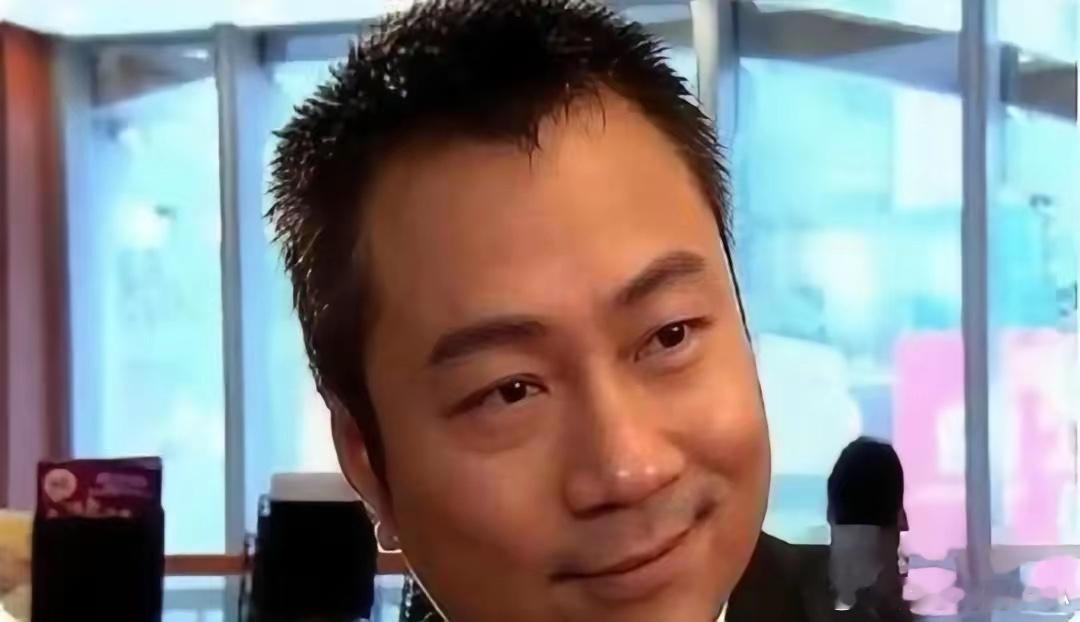 不得不承认，黎耀祥真是个明白人！他卖掉了香港87平米的“鸽子笼”，到手1350万