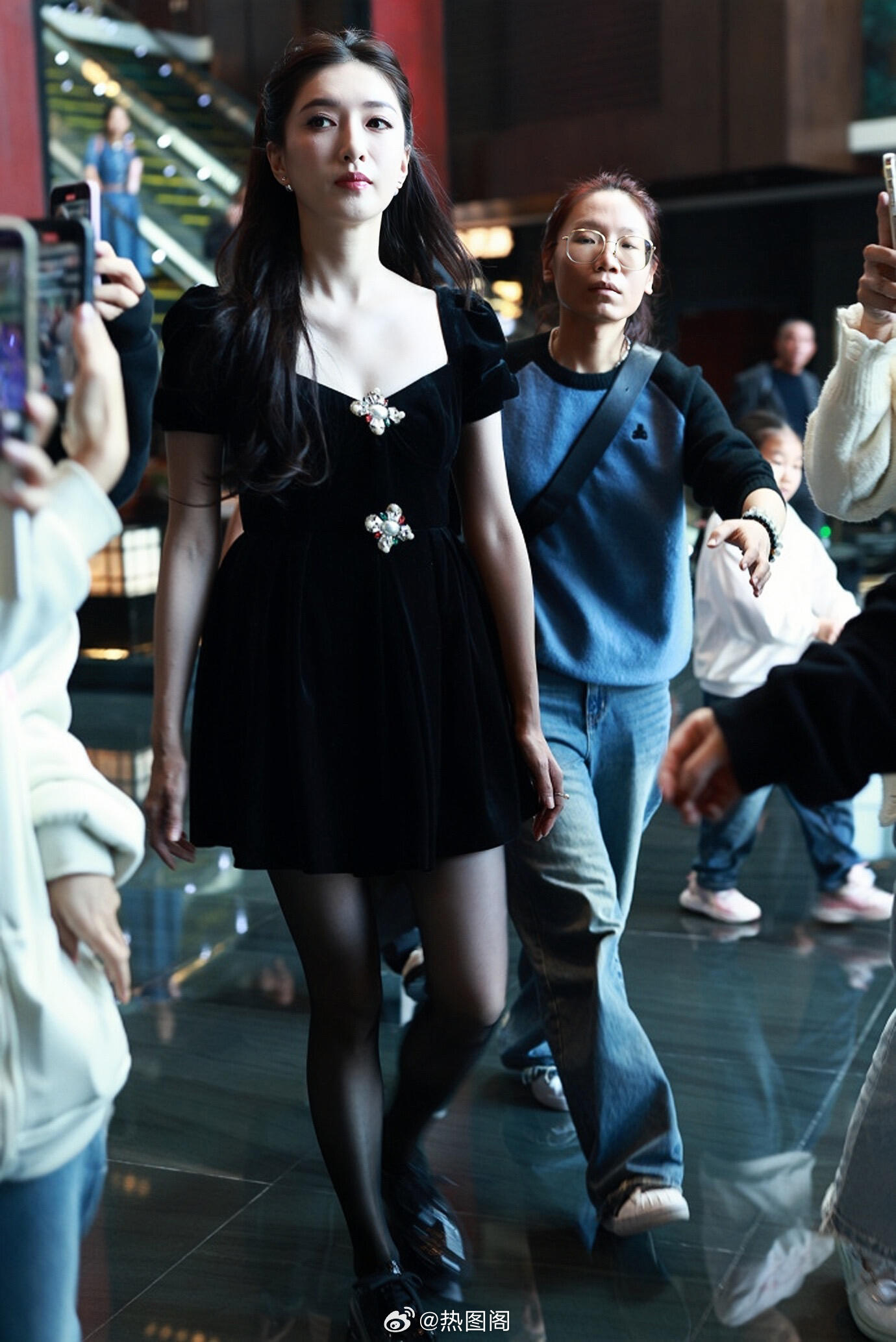 江疏影一身黑色穿搭Look，好nice啊热图阁公众号