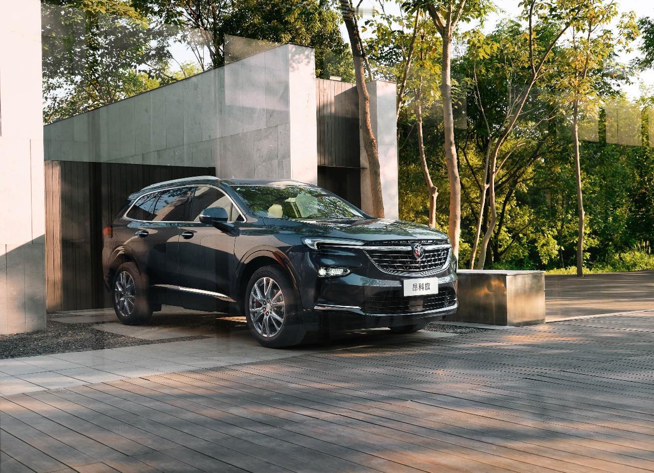 上汽通用别克昂科旗，家用中大型SUV的用车感受别克昂科旗定位中大型家用SUV