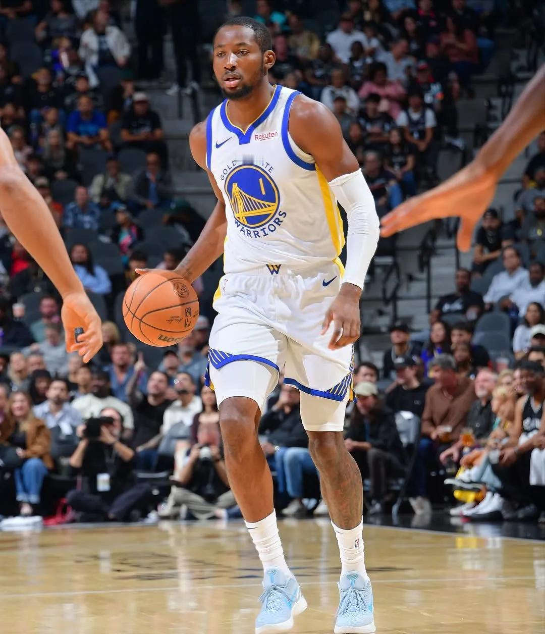 独行侠联系勇士出浓眉是因为独行侠想要库明加换浓眉，追梦和巴特勒必出其一，就看