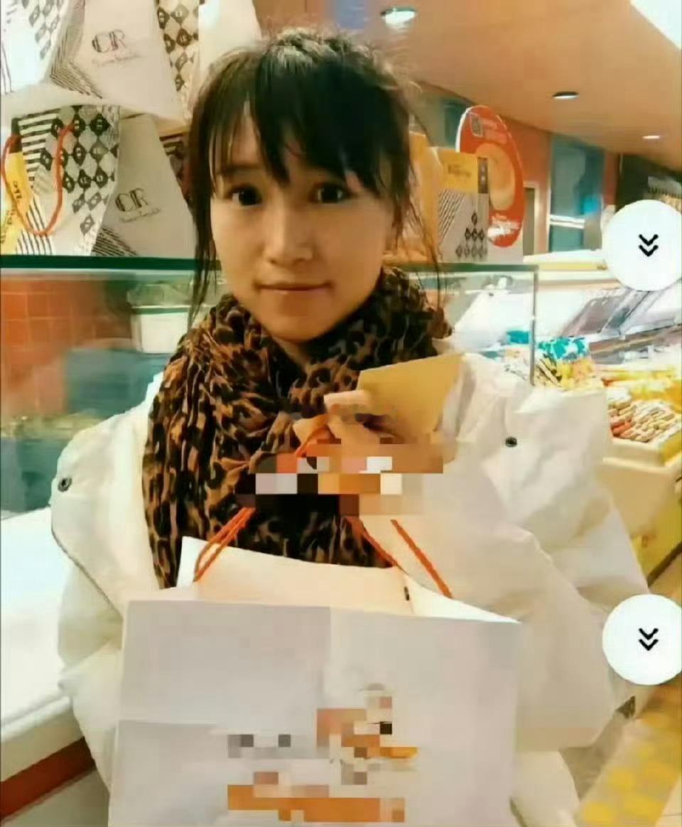 没有成名前的李子柒，在街边发传单！没有成为首富前的马斯克，吃住在车间里干活！​