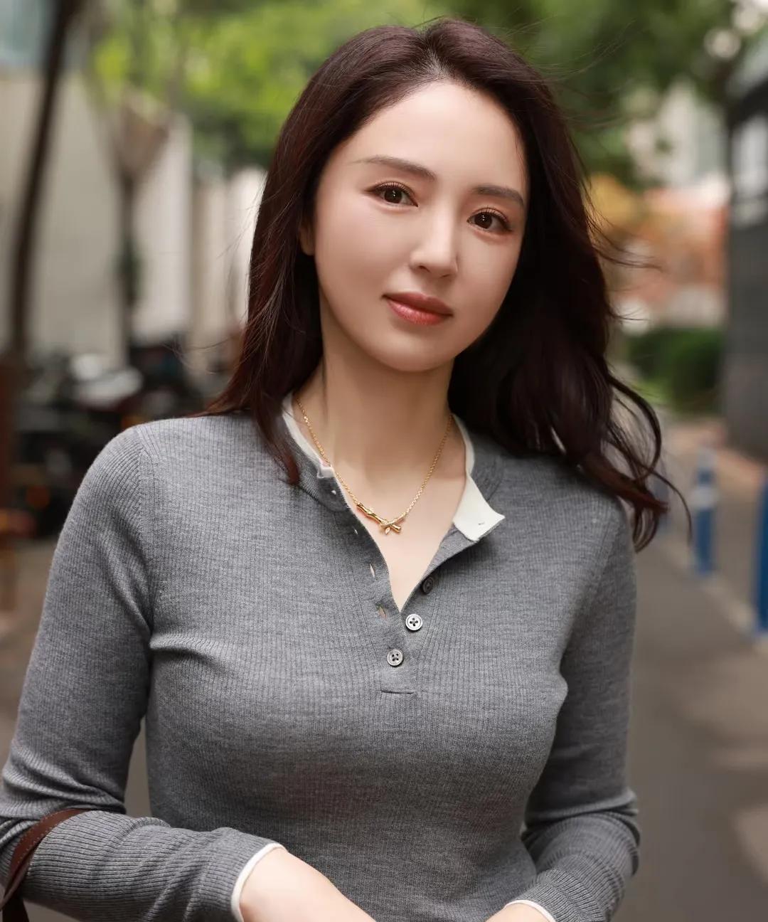 董璇今晚真的气到肝疼她怎么也想不到明明今天是她官宣结婚的好日子，怎么总是有一