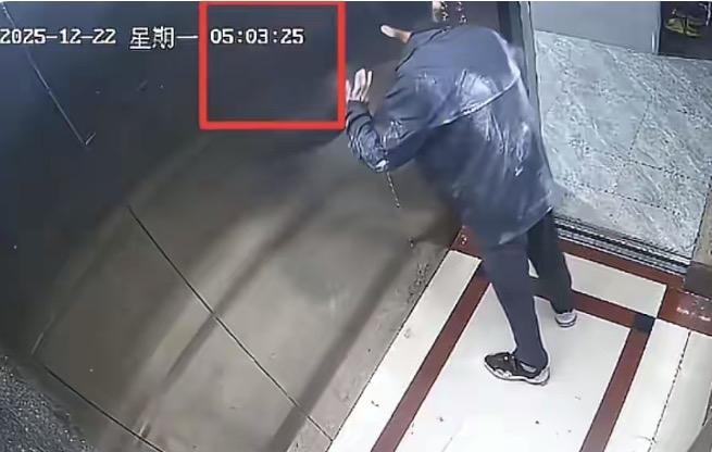 湖边纵身跳，痛苦变句号。20岁的东莞小伙王帅跳湖去世，仅仅20岁！他在选择跳楼