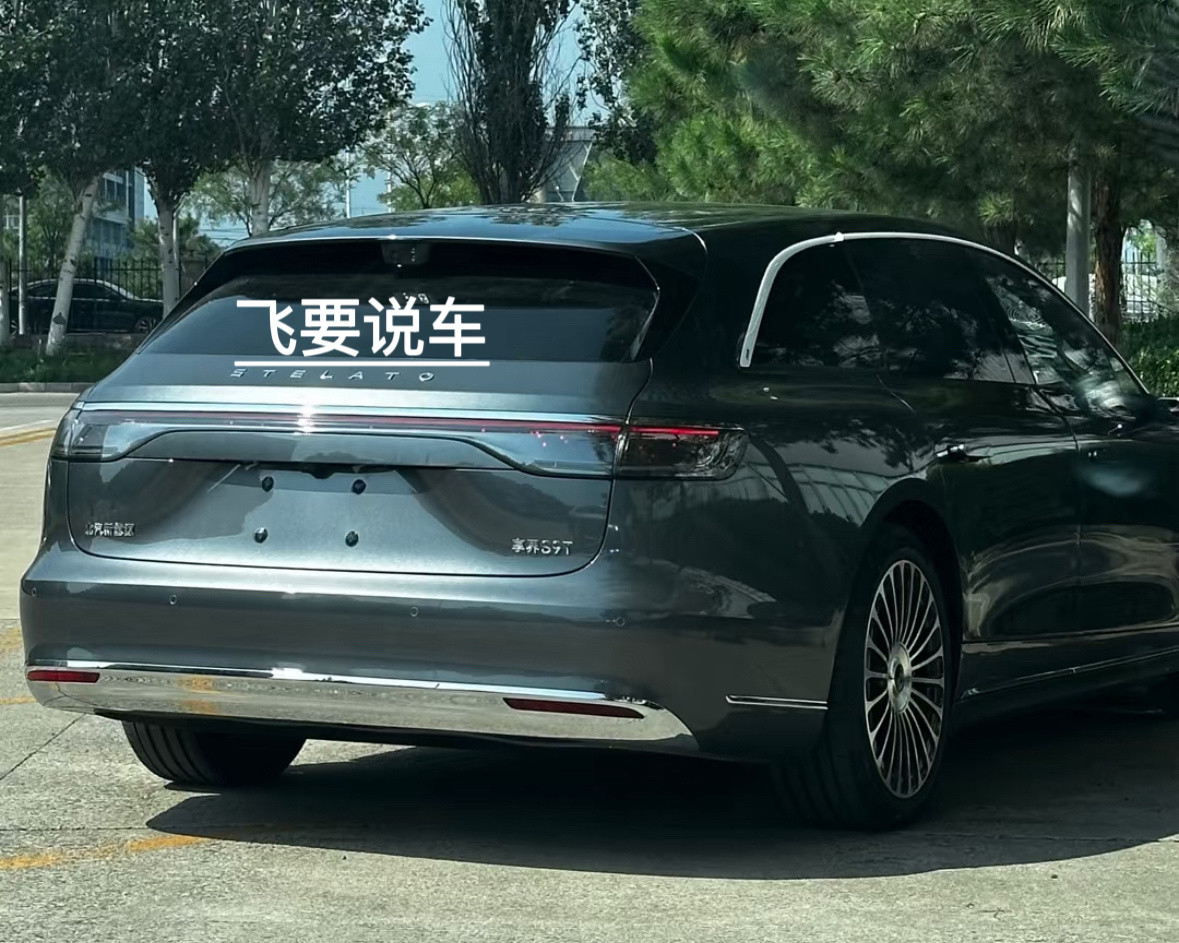 目前为止，最清晰的一张享界S9T车尾图，我个人觉得是真的好看，不止优雅、而且有型