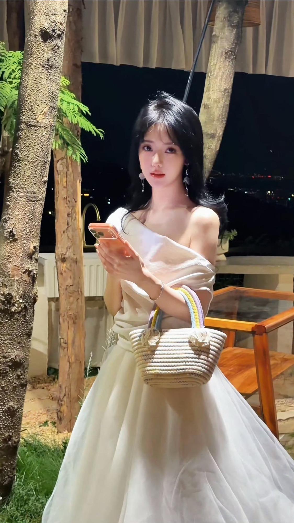 发现个大美女