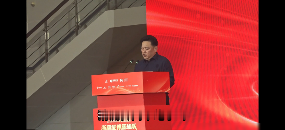 胡金秋把话说死了，12个赛季憋着一口气，就为站上那最高领奖台。10月12号，广厦出征仪式。楼明没喊空