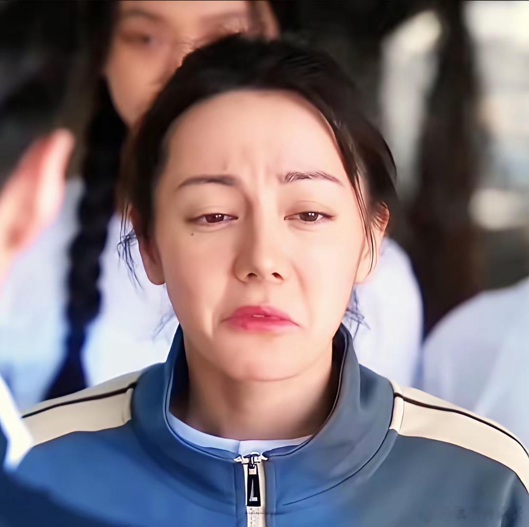 事实证明，长得再漂亮，只要参与星爷的电影，颜值都要降低几个档次。左边是电影里的迪