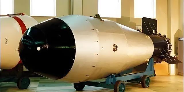 全球核弹头数量前五国家1.俄罗斯：约5580枚，全球最多。以陆基洲际导弹为核