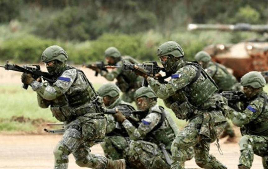 “误伤”友军！台军实弹训练发生严重事故。这事可真够悬的。先后击中三户民宅