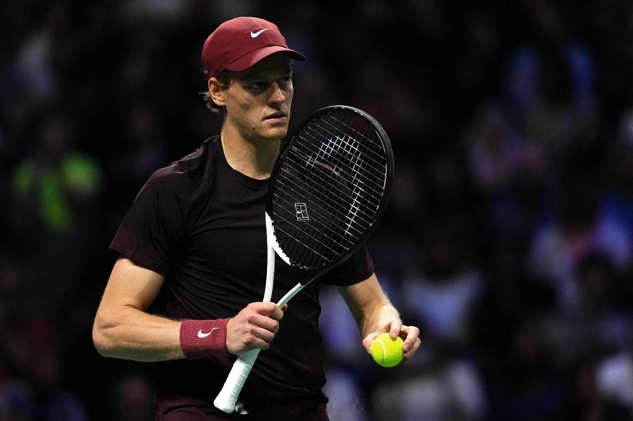 劳力士与网球2025赛季ATP巴黎大师赛半决赛，劳力士代言人、2号种子辛纳6-