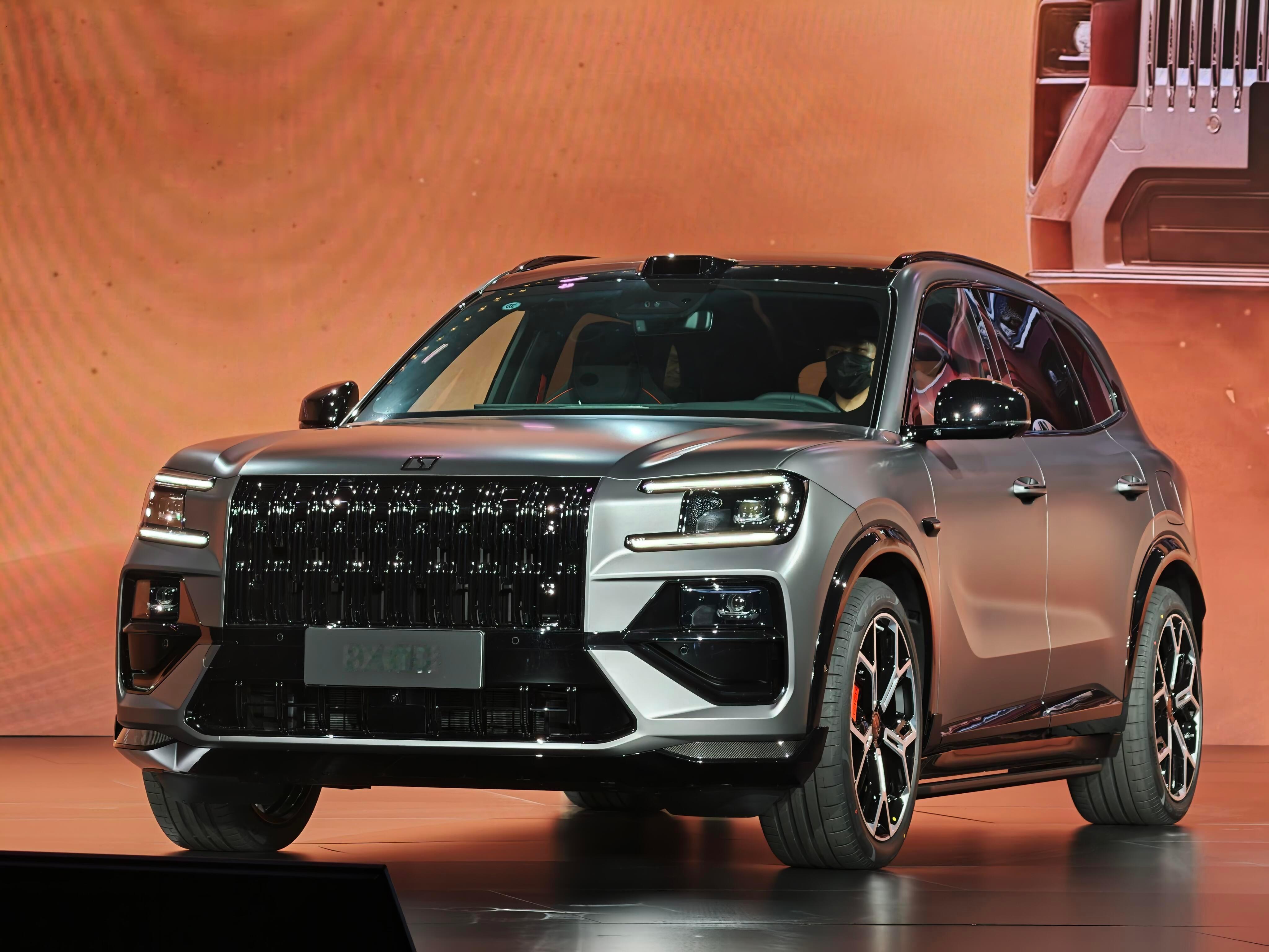 极氪8X正确打开方式极氪8X曜影版50w+的预售价冲不冲啊？极氪8x