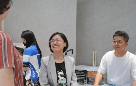 翁晓玲现身连署罢免吴沛忆！一句话温暖李孝亮蓝绿大罢免持续，已有多个罢团陆续完